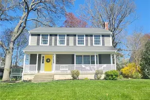 54 Sefton Dr, Bristol, RI 02809 - Photo 1