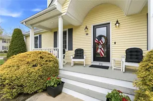 32 Sunny View Ct, Warwick, RI 02886 - Photo 4