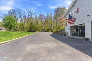 7 Meadowbrook Rd, Lincoln, RI 02865 - Photo 4