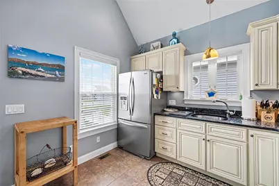 64 Burnside Avenue, Narragansett, RI 02882 - Photo 14