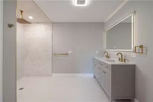 311 Hope Rd, Cranston, RI 02921 - Photo 16