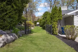 120 Brettonwoods Dr, Cranston, RI 02920 - Photo 36