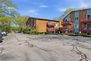 110 Pilgrim Pkwy, Warwick, RI 02888 - Photo 2