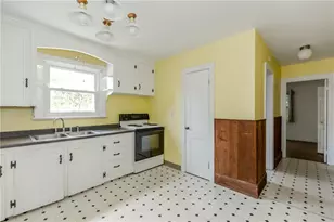 97 Floral Ave, North Kingstown, RI 02852 - Photo 10