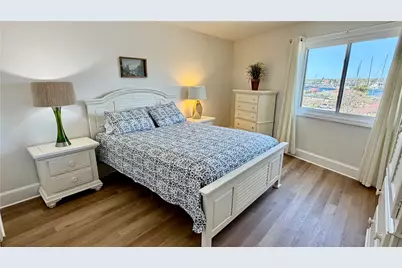 1302 Capella S, Newport, RI 02840 - Photo 18
