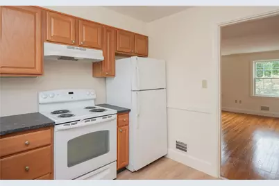 11 Village Lane #B, Middletown, RI 02842 - Photo 10