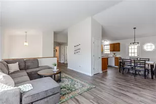 136 Hope Hill Terrace, Cranston, RI 02921 - Photo 8