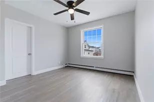 135 Boutwell St, Pawtucket, RI 02860 - Photo 8