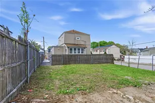 135 Boutwell St, Pawtucket, RI 02860 - Photo 32