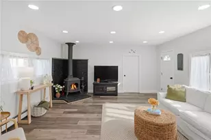 19 Fanning Ln, Smithfield, RI 02828 - Photo 4