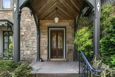6 Howe Avenue #8, Newport, RI 02840 - Photo 2