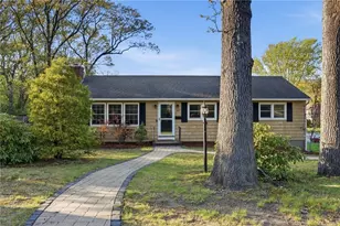 187 Maplewood Dr, East Greenwich, RI 02818 - Photo 2