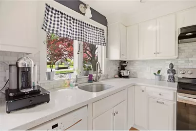 24 Harbor View Road, Portsmouth, RI 02871 - Photo 8