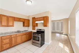 6 Bloomingdale Ave, Pawtucket, RI 02860 - Photo 2
