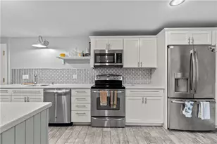 66 Girard Ave, Newport, RI 02840 - Photo 4