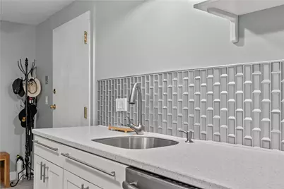 66 Girard Avenue #114, Newport, RI 02840 - Photo 6