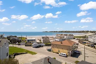 45 Crescent Rd, Middletown, RI 02842 - Photo 4