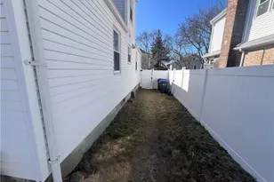 19 Joy St, Providence, RI 02908 - Photo 4