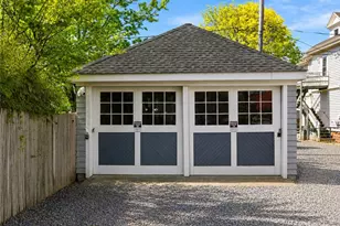 419 Broadway, Newport, RI 02840 - Photo 30