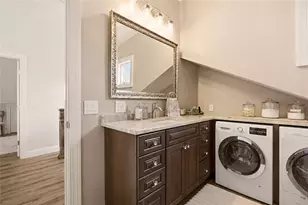 419 Broadway, Newport, RI 02840 - Photo 26