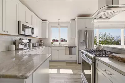 419 Broadway #5, Newport, RI 02840 - Photo 12