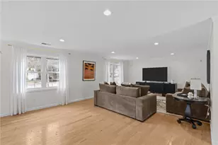 70 Foddering Farm Rd, Narragansett, RI 02882 - Photo 6