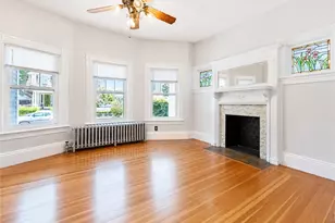 225 Hunts Ave, Pawtucket, RI 02861 - Photo 6