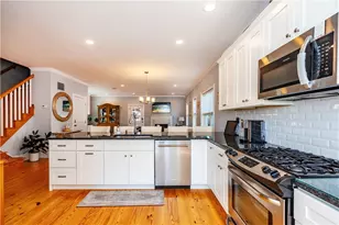 19 Eustis Ave, Newport, RI 02840 - Photo 8