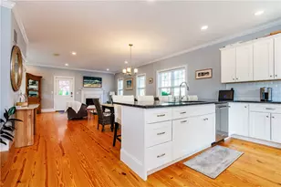 19 Eustis Ave, Newport, RI 02840 - Photo 6