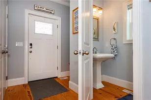 19 Eustis Ave, Newport, RI 02840 - Photo 4