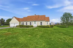 22 Roger Williams Ct, Portsmouth, RI 02871 - Photo 4