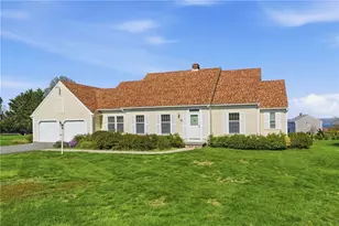 22 Roger Williams Ct, Portsmouth, RI 02871 - Photo 2