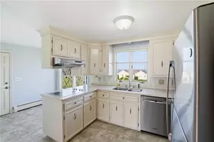 22 Roger Williams Ct, Portsmouth, RI 02871 - Photo 8