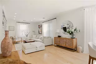 25 Rhode Island Ave, Newport, RI 02840 - Photo 8
