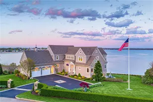 737 Boston Neck Rd, Narragansett, RI 02882 - Photo 2