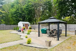 124 Zinnia Dr, Cranston, RI 02920 - Photo 28