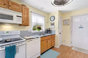 231 Maple Ave, Newport, RI 02840 - Photo 8