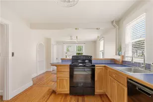 53 Berkeley Ave, Newport, RI 02840 - Photo 12