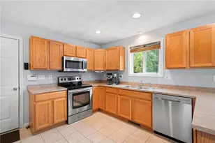 19 Wilson St, West Warwick, RI 02893 - Photo 10