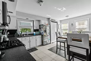 21 Slocum St, Newport, RI 02840 - Photo 10