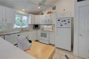 60 North St, Cranston, RI 02920 - Photo 8