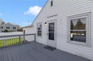 1609 W Main Rd, Middletown, RI 02842 - Photo 30