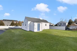 1609 W Main Rd, Middletown, RI 02842 - Photo 24
