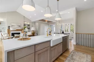 01 Venus Dr, Warwick, RI 02818 - Photo 10