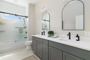 01 Venus Dr, Warwick, RI 02818 - Photo 18
