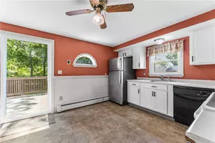 65 Redland Ave, East Providence, RI 02916 - Photo 8