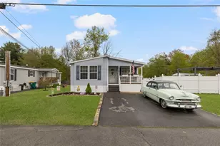 40 Hemlock Rd, Glocester, RI 02814 - Photo 2