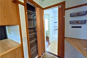 1005 Narragansett Blvd, Providence, RI 02905 - Photo 6