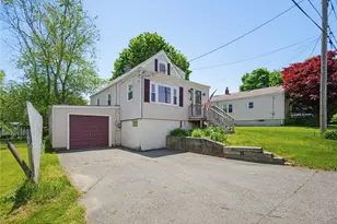 34 Farnum St, Tiverton, RI 02878 - Photo 2