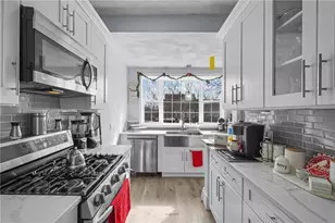 471 Smithfield Ave, Pawtucket, RI 02860 - Photo 10